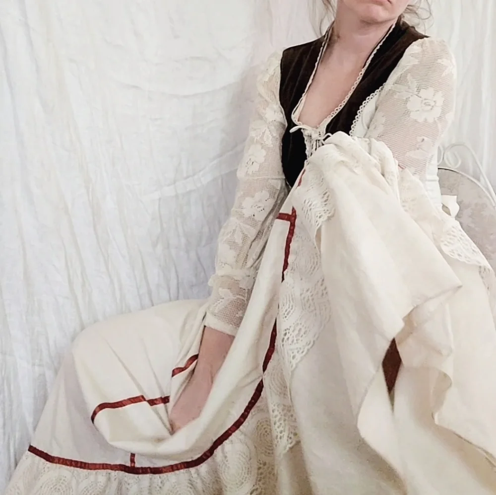 Vintage Gunne Sax Dress, 1970s authentic velvet & lace renaissance style - Picture 9 of 12